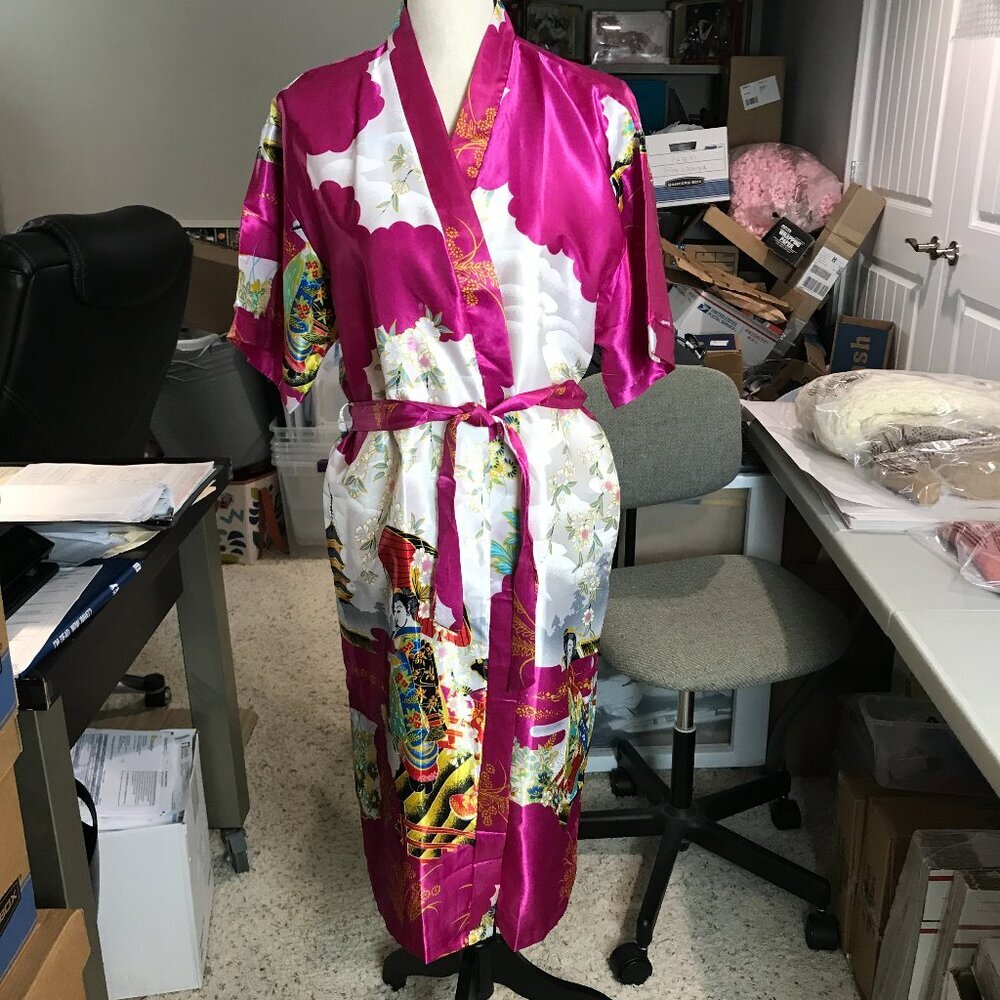 Women's Unbranded Satin Kimono style robe, Size S/M, NWOT